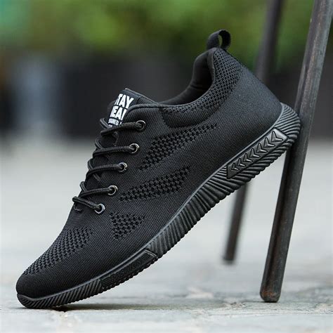 black casual sneakers for men.